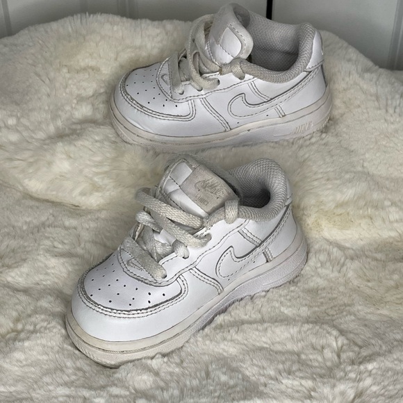 Nike Airforce 1’s Triple white size 5c - Picture 3 of 5